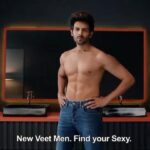 Kartik Aaryan Instagram - Found my Sexy 🔥 Thrilled to be d face of @veetmenindia 🤟🏻😁 #FindYourSexy ✌🏻