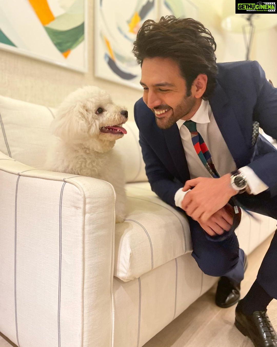 Kartik Aaryan Instagram - Doggo n Hooman are ready for HT Stylish Awards ❤️ @htcity