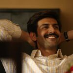 Kartik Aaryan Instagram - #ChintuTyagi aap sab ka reaction dekh ke bohot khush ho rahe hain 🥰 #PatiPatniAurWoh #Trailer 👫💃🏻