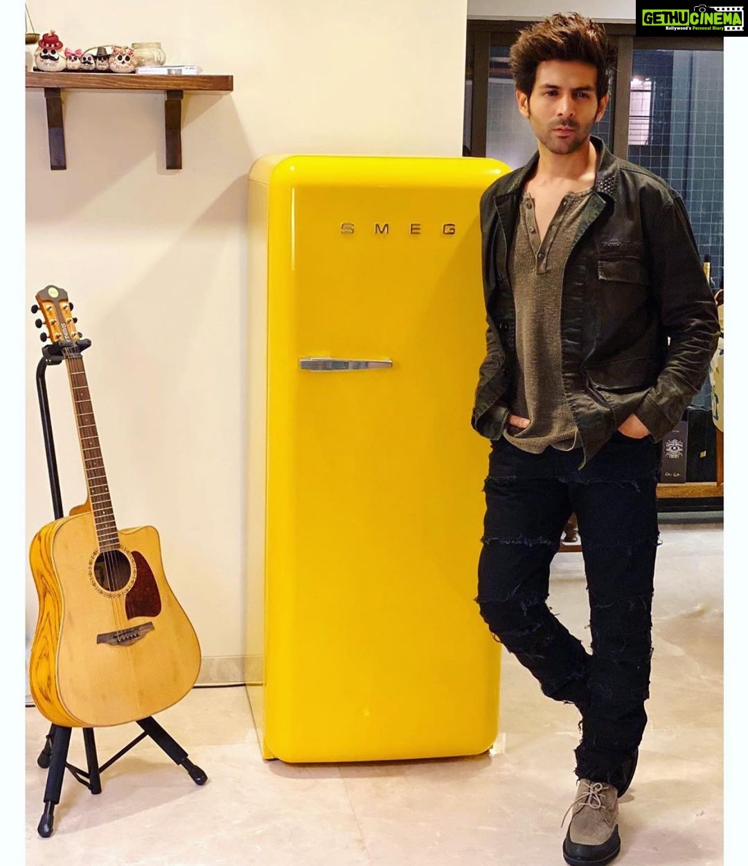 Kartik Aaryan Instagram - 💛💛💛💛 #BodyHairOrBodyBare