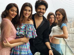 Kartik Aaryan Instagram - #LokhandwalaWomenOfTheYear2019
