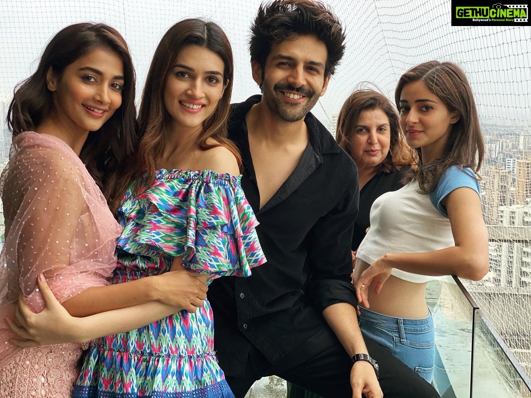 Kartik Aaryan Instagram - #LokhandwalaWomenOfTheYear2019