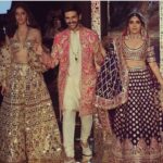 Kartik Aaryan Instagram – A Rare Picture of Happy Pati 
With Patni aur Woh Together 🕺🏻👭
@bhumipednekar @ananyapanday 
#PatiPatniAurWoh 👫💃🏻
Last Nyt 🔥 @abujanisandeepkhosla 🔥