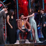 Kartik Aaryan Instagram - Chintu Chaplin 👶🏻 #ChintuTyagi ‘s Mooch Mundan Finally ✂️!! On National Television 📺✌🏻
