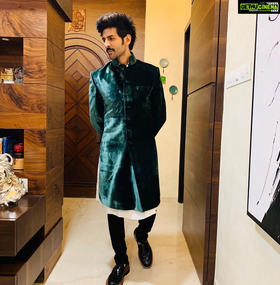 Kartik Aaryan Instagram - 💚 शुभ दीपावली! 💚