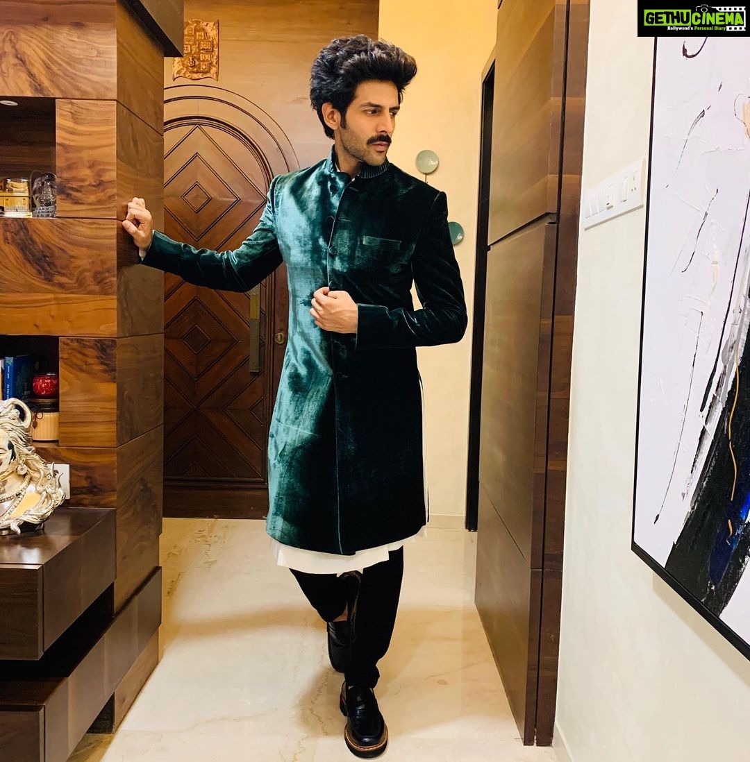 Kartik Aaryan Instagram - 💚 शुभ दीपावली! 💚