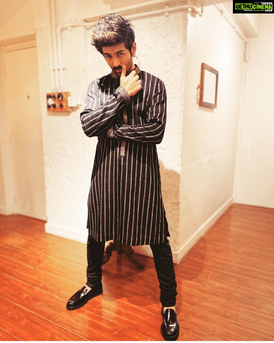Kartik Aaryan Instagram - Festive season begins 🔥 Estoy listo 😏