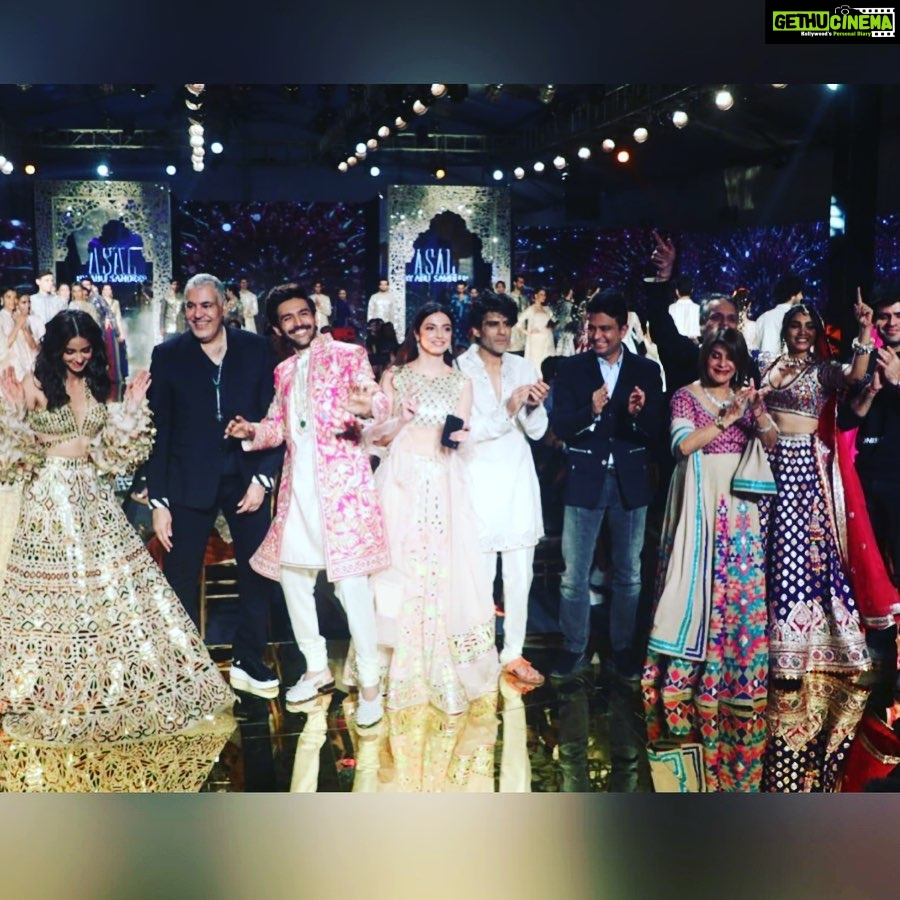 Kartik Aaryan Instagram - πΈπ»ππΈπ» #PatiPatniAurWoh π«ππ» Thank you @abujanisandeepkhosla for an epic night π₯