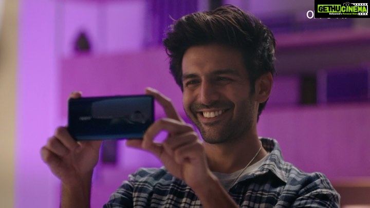 Kartik Aaryan Instagram - Always get a clear picture 💜 @oppomobileindia