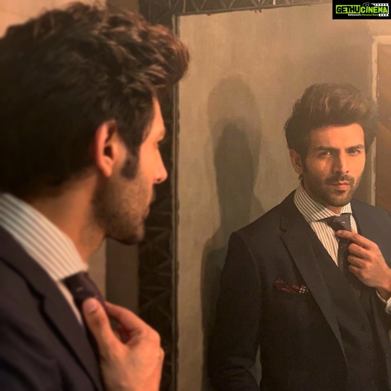 Kartik Aaryan Instagram - Look into my eyes 👀... I Dare you‼️ 🖤
