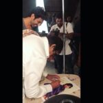 Kartik Aaryan Instagram - आज खुश तो बहुत होगे तुम !!😏 Die hard fan moment!! Standing next to the legend, @amitabhbachchan Sir and watching him sign an autograph for me... ☺! Had such a wonderful time shooting with you sir but ab ये दिल मांगे मोर...🤟🏻👐🏻 Love you Sir❤
