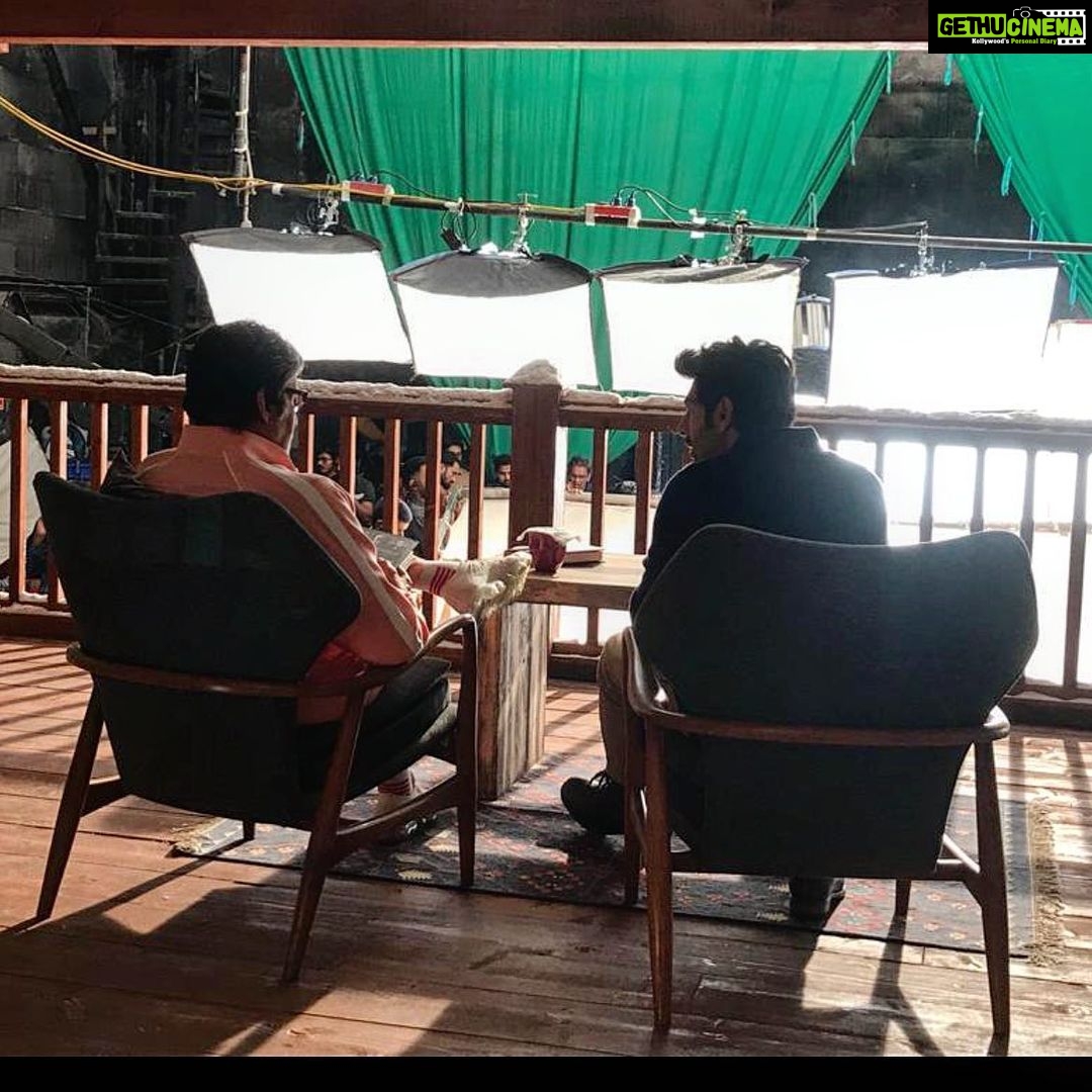 Kartik Aaryan Instagram - Bucket list ✅ 🙏🏻 @amitabhbachchan Sir 🎥