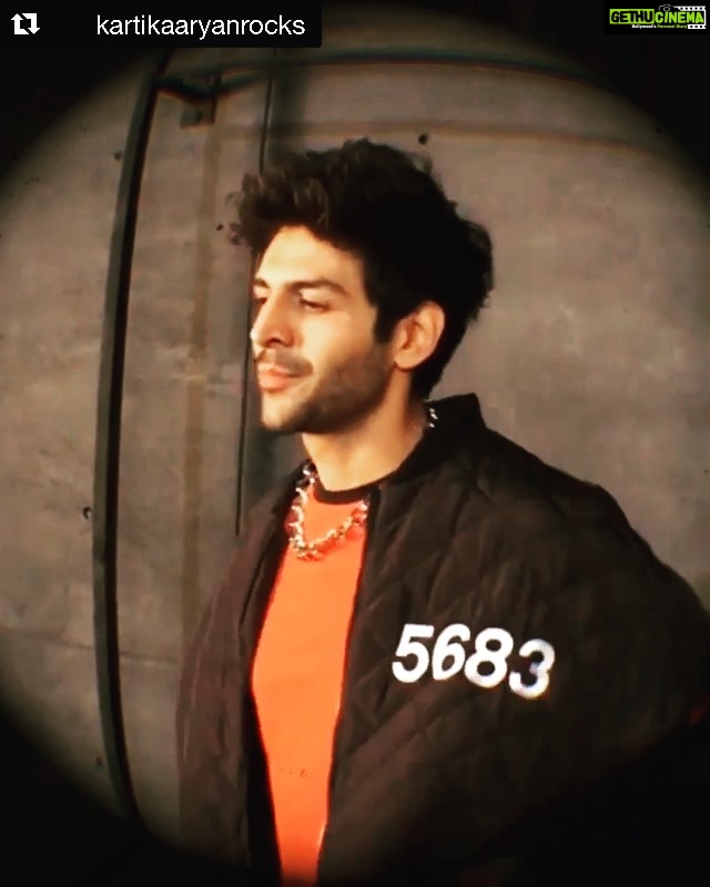 Kartik Aaryan Instagram - Set trends and let others follow-@hummelindia π #Throwback #May #HummelFirstShoot π #Repost @kartikaaryanrocks #StyleLikeKartikAaryan ππ Sexy psycho killerπ₯π₯