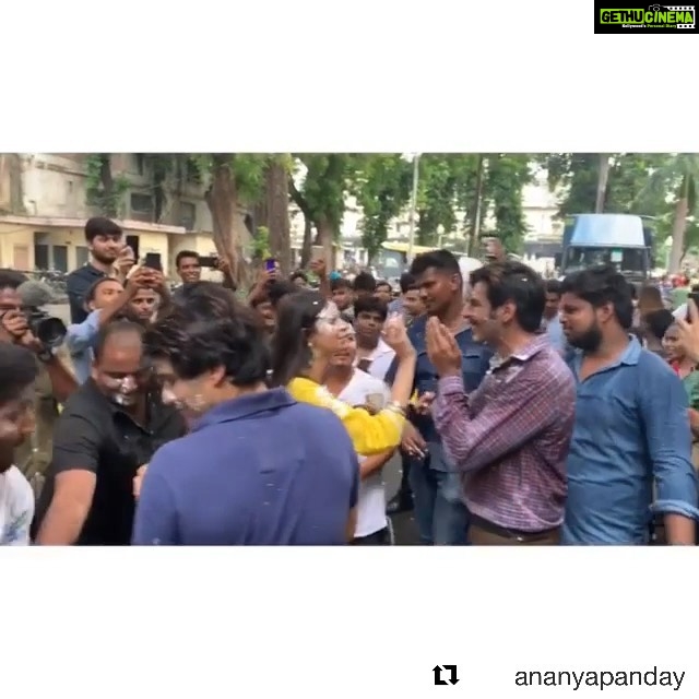 Kartik Aaryan Instagram - I feel so desserted π° π ... #Repost @ananyapanday γ»γ»γ» Revenge never tasted sweeter @kartikaaryan π thank u Lucknow for all the traditional food and so much love β€οΈππ» #ScheduleWrap #PatiPatniAurWoh