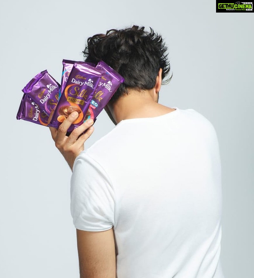 Kartik Aaryan Instagram - Guess what ? 🤫 #ChocolateBoy