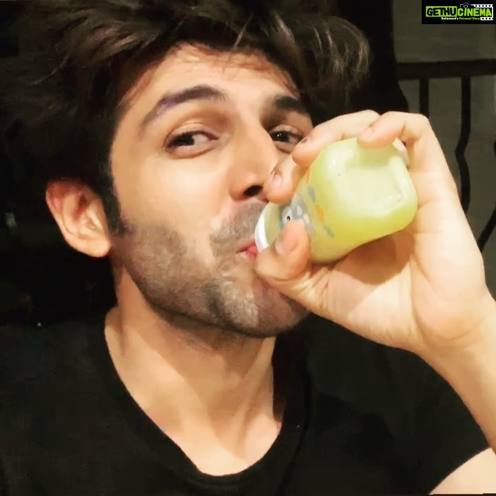 Kartik Aaryan Instagram - M for Mangoshake πΌ M for Maturity π₯ πΆπ»