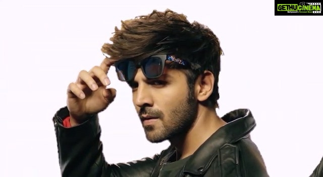 Kartik Aaryan Instagram - 50 Shades of KartikxIrus 👓 @iruseyewear 😎❤️🤐🕶