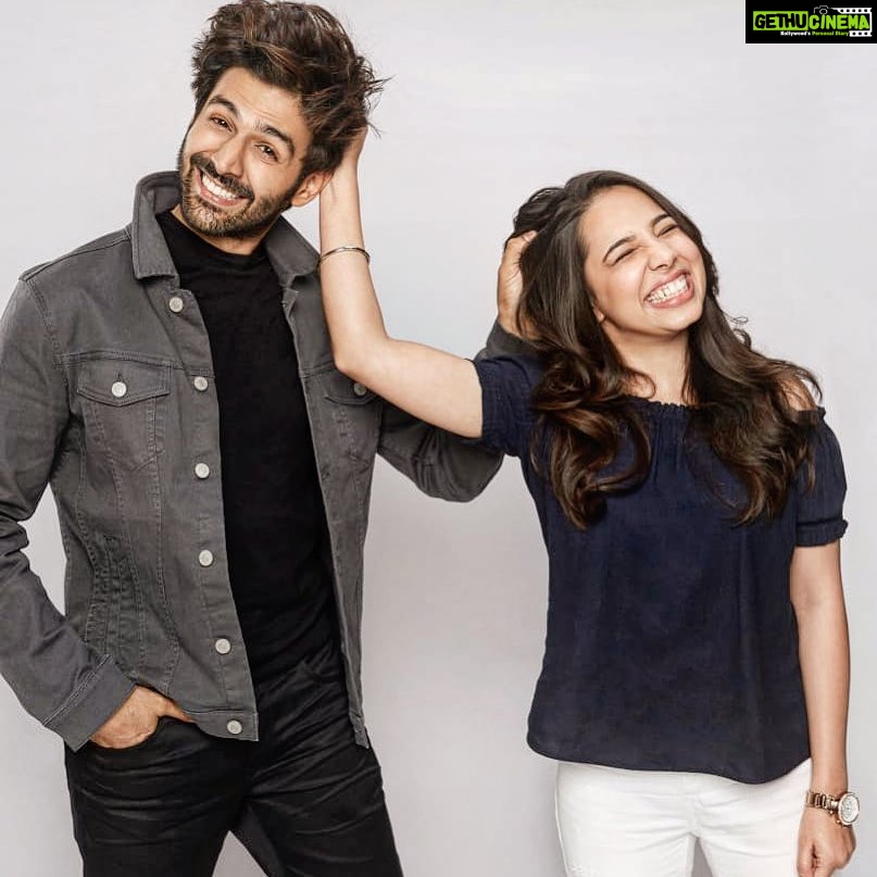 Kartik Aaryan Instagram - Main tumhaari hamesha Raksha Karunga 🤪🤪👊🏻 Happy Rakshabandhan to the apple of our eyes ❤️🍎 @dr.kiki_