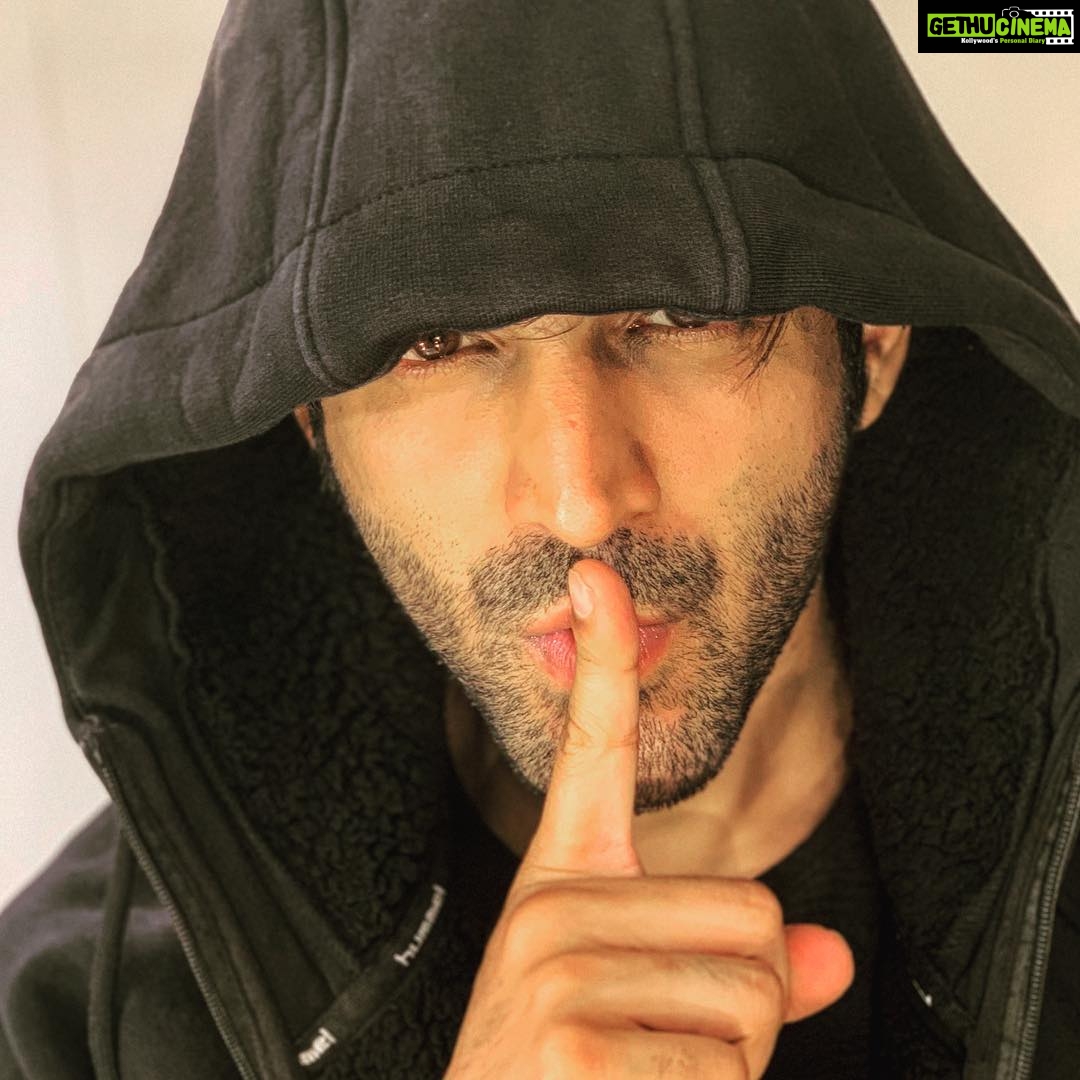 Kartik Aaryan Instagram - Shhhhhh 🤫❤️ Mumbai, Maharashtra