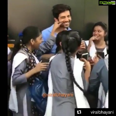 Kartik Aaryan Instagram - This was Cheeky ππ€ͺ If someone pulls my cheeks again, will blame you for this dare game Viralπ #Repost @viralbhayani Play the dare game π. Dare to pull #kartikaaryan cheeks. Scene captured in Lucknow Lucknow, Uttar Pradesh