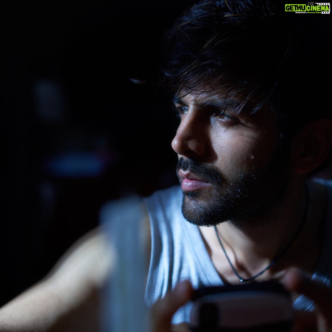 Kartik Aaryan Instagram - Dream with open eyes Fly without wings 👀🦅