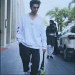 Kartik Aaryan Instagram - Mujikkkkk sunte raho !! 🎶 Happy #WorldMusicDay ❤️🤟🏻 Keep playing your favourite tracks on @boat.nirvana headphones n speakers. ;) #PlugIntoNirvana ❤️ Shimla