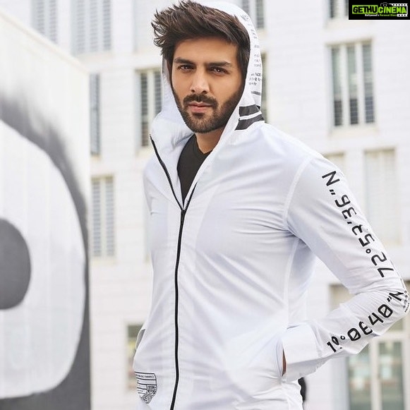 Kartik Aaryan Instagram - Grow through what you go through 😇🤟🏻😎