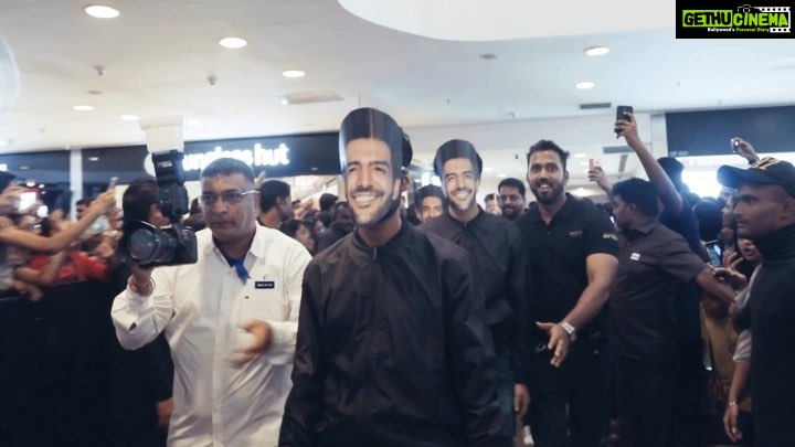 Kartik Aaryan Instagram - Yesโm d Real Shady..All u other slim shadys r just imitating ๐ถ ๐ญ๐ฆน๐ปโโ๏ธ๐ฅ