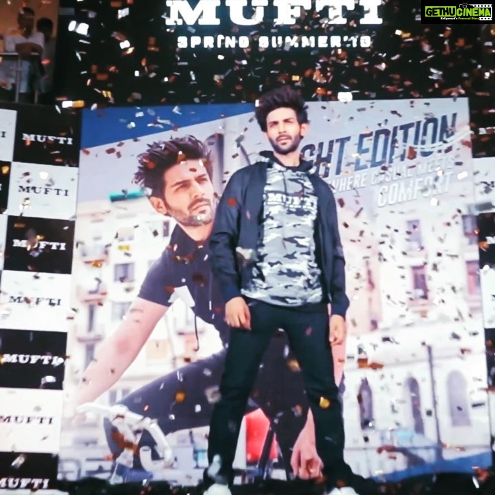 Kartik Aaryan Instagram - Slow motion mein... 🎶 #KartikxMufti