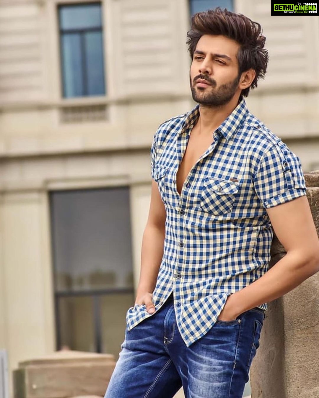 Kartik Aaryan Instagram - ☀️ #KartikxMufti