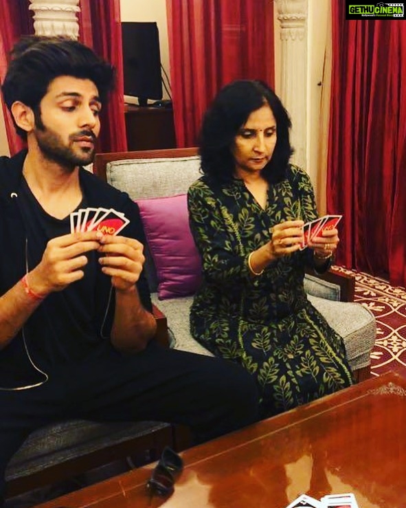 Kartik Aaryan Instagram - I may cheat in uno but u no u r my uno🥇 Happy Mothers day Mummy ji ❤️