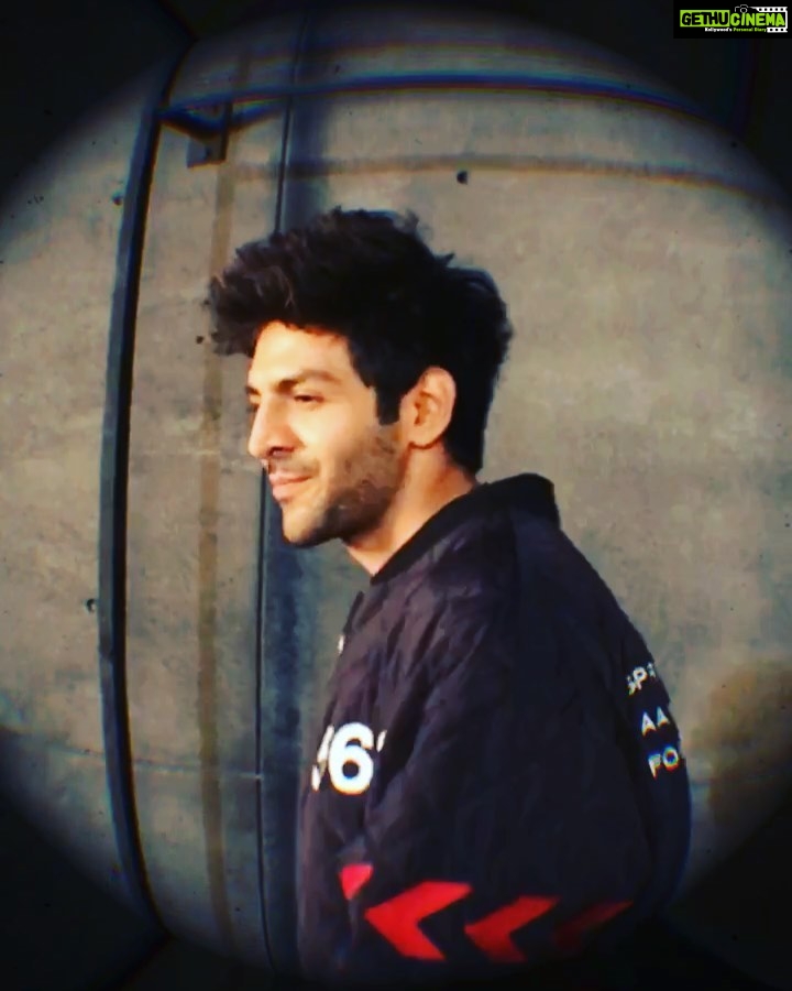 Kartik Aaryan Instagram - Qu’est- ce Quec’est Fa fa fa fa fa fa far better Run run run run run ...🎶🎶 PsychoKiller 🎭