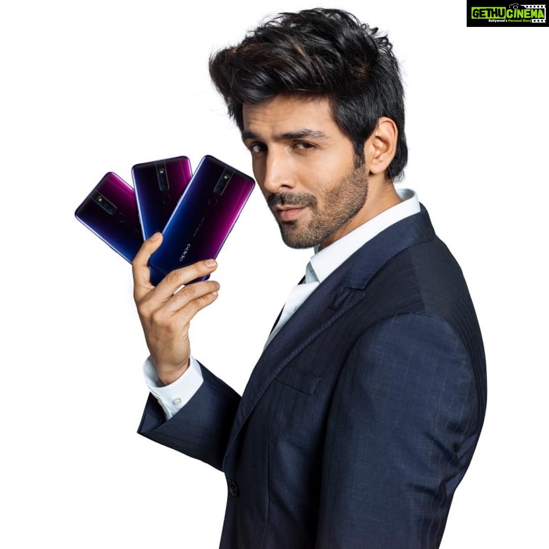 Kartik Aaryan Instagram - Thrilled and Excited to be the Face of @OppoMobileIndia 🤙🏼❤️ #OppoF11Pro #BrilliantYou 🤟🏻 #OPPO