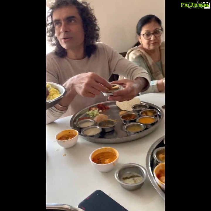 Kartik Aaryan Instagram - Keto diet of highest order😂 Yes we are Big time foodies Ghee+khichdi... secret of our fitness @imtiazaliofficial 😂🤫