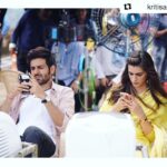 Kartik Aaryan Instagram - No!!!! We are not on talking terms 😂😂 Next week ... वादा रहा ! 😘🤫 #Repost @kritisanon Kartik can you stop chatting with me on phone and just come back and take me out to celebrate #50DaysOfLukaChuppi?? 😜❤️😘 @kartikaaryan
