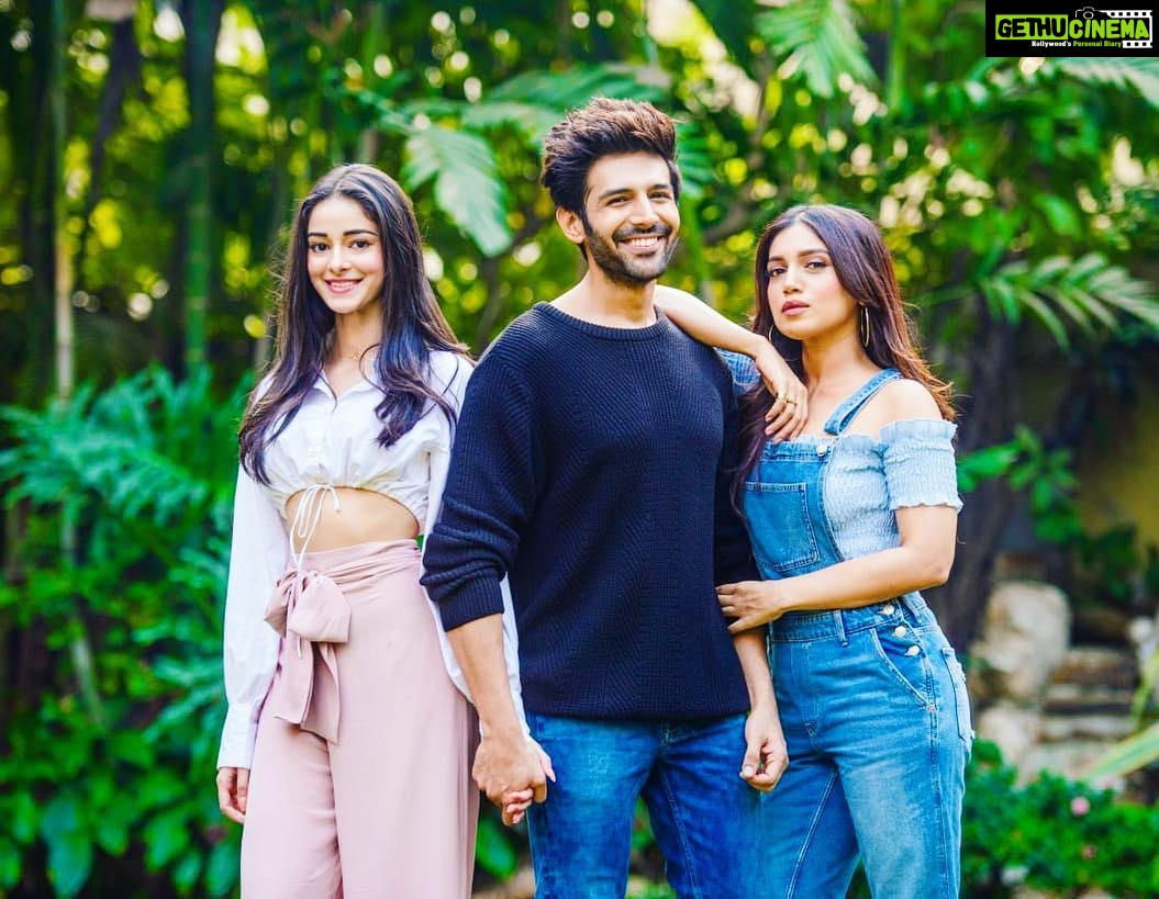 Kartik Aaryan Instagram - Chintu Tyagi , Patni Aur Woh ke saath aa rahe hai 6 th dec 2019 ko 👀❤️🤫😉 #PatiPatniAurWoh will release on 6th of Dec !! @bhumipednekar @ananyapanday @mudassar_as_is @itsBhushanKumar, @junochopra, #RenuChopra, #KrishanKumar @tseries.official @BRStudiosLLP