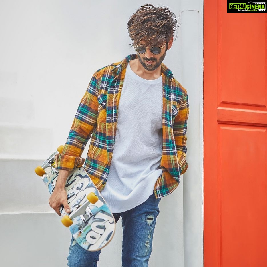 Kartik Aaryan Instagram - Life is a lot like Skateboarding 🛹 Morning ☀️ Bangkok, Thailand