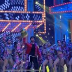 Kartik Aaryan Instagram - Had a blast Hosting, Performing and Winning at #ZeeCineAwards ❤️🙏🏻 @zeecineawards 🏆 Tune in to @zeecinema now !! #Cocacolatu #Sonu