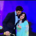 Kartik Aaryan Instagram - My Priceless Moment... Mummy-Papa on stage with me while I receive the Award for Best Actor in comic role in front of them for Sonu❤ ❤️