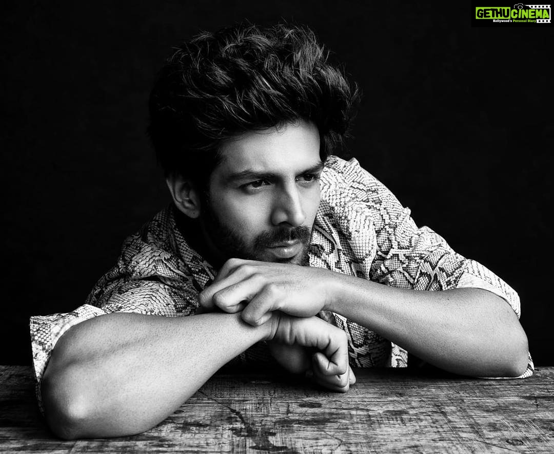 Kartik Aaryan Instagram - Looking forward to the Future Feeling grateful for the Past ❤️ Delhi, India