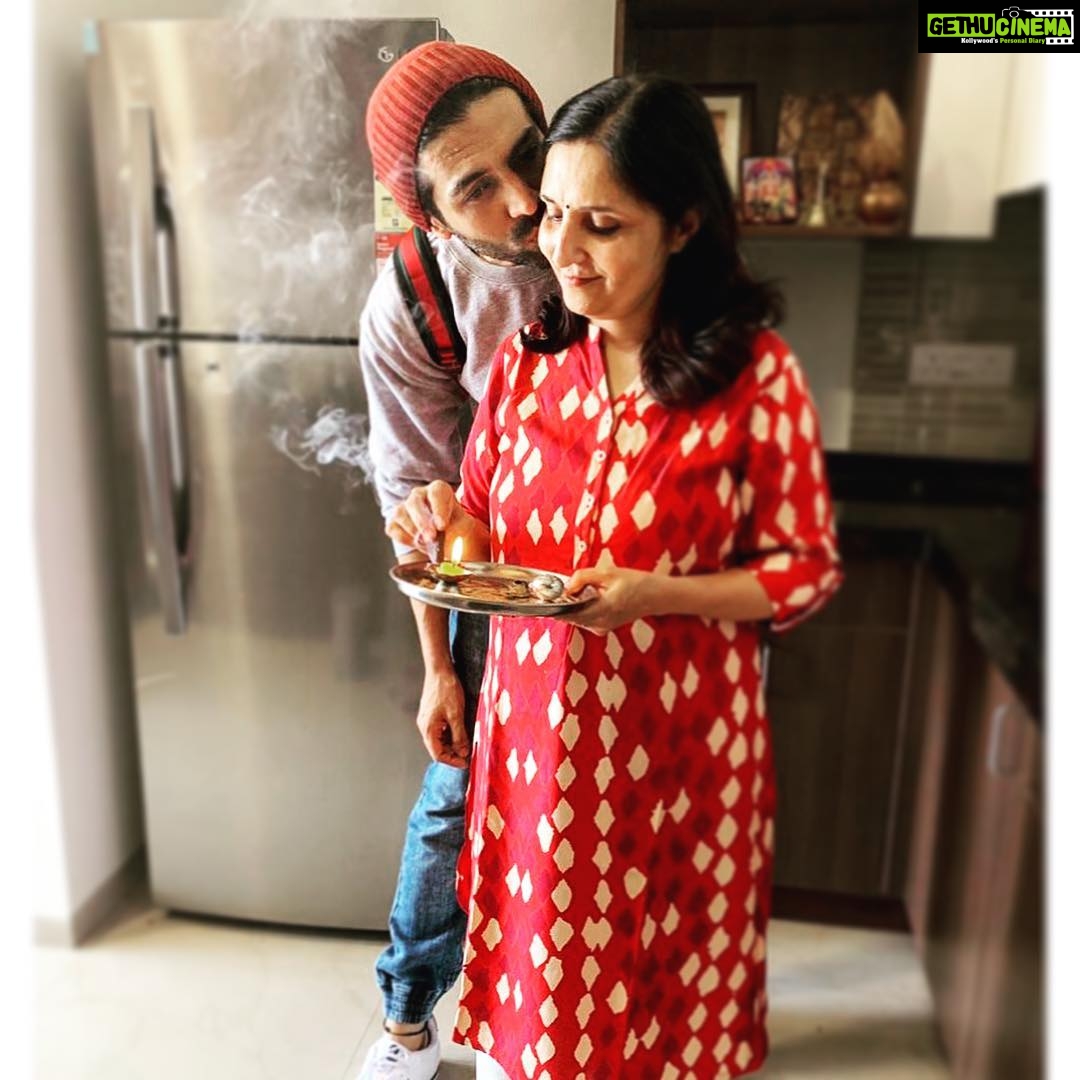 Kartik Aaryan Instagram - Post #GudduKiBidaai 😂 now its time for #KartikKiBidaai #SajanGharMainChali #AllSet ...🤫❤️