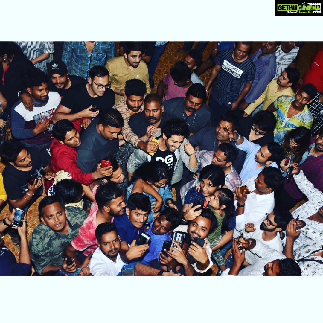 Kartik Aaryan Instagram - Overwhelmed with your response and Love..Thank you so much 🙏🏻 #LukaChuppi #Guddu #MassyAtHeart ❤️