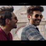 Kartik Aaryan Instagram - Pagla gayein ho kaaa Sirf Ladki ka Socha hai !! 😁 #Guddu aur #Abbas ki dosti ko nazar na lagey !!! 😍😍 #LukaChuppi RELEASING TOMORROW 🔔 @kritisanon #DineshVijan @laxman.utekar #PankajTripathi @aparshakti_khurana #VinayPathak @maddockfilms @officialjiocinema #JioStudios @tseries.official