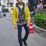 Kartik Aaryan Instagram – #LukaChuppi 💛
3 days to go !! #Guddu styled by @the.vainglorious