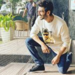 Kartik Aaryan Instagram – “I work hard for this. 
I want you to know that.” 😎
Styled – @the.vainglorious 
#LukaChuppi #Guddu
📸 – @aasifahmedofficial