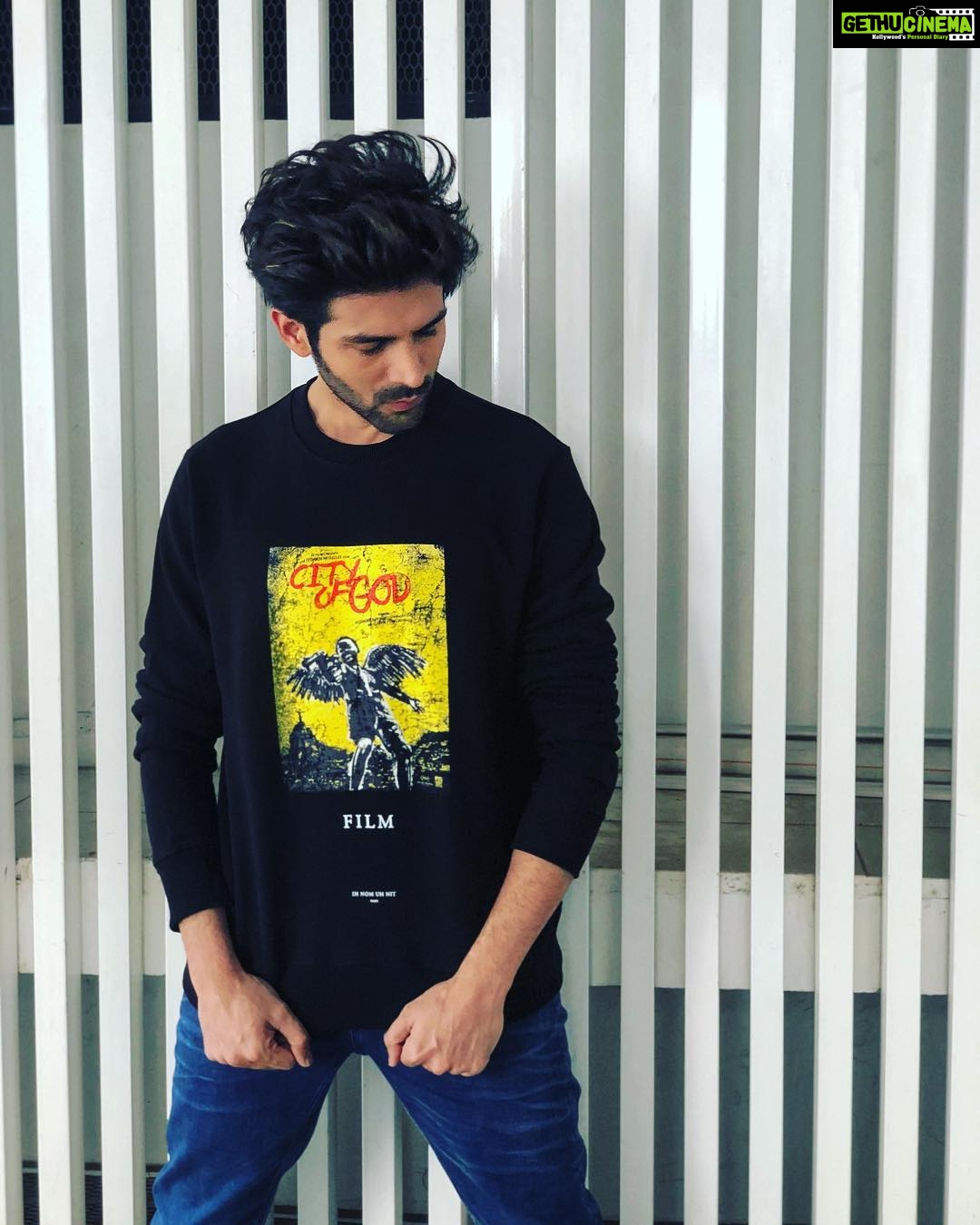 Kartik Aaryan Instagram - Esconde-Esconde 🤔 #LukaChuppi
