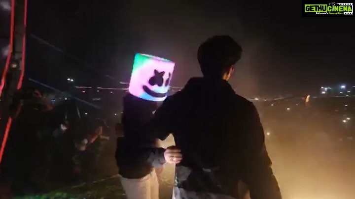 Kartik Aaryan Instagram - Nevermind hot cocoa Here is some Marshmallow in my #CocaCola ππ@marshmellomusic π΅πΊπ» #LukaChuppi
