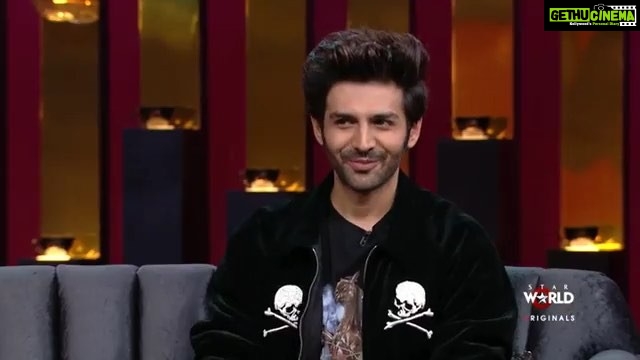 Kartik Aaryan Instagram - Aapki duaayein rang laayi 😁 Gwalior ka ladka Koffee peene pahoch gaya !! A lot of questions will be answered Tomorrow on d hottest couch🤫 with the hottest host @karanjohar ❤️ @kritisanon ❤️ #KoffeeWithKaran Tom at 9pm @starworldindia