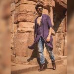 Kartik Aaryan Instagram - Aaaaaaeeeeinnn 🤪 #PosterLagwaDo Bts picss !!! 😁 📷- @harjeetsphotography