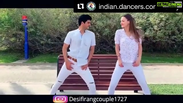 Kartik Aaryan Instagram - Dono paagal ho gayein Pyaar mein π€ͺπ€ͺ Well done guys β€οΈβ€οΈ #PosterLagwaDo ππ»ππ»ππ»#GrooveToPoster #Repost @indian.dancers.community γ»γ»γ» These two killed this! (tag your friends β€οΈ) Performance : @desifirangcouple1727 Song : Luka Chuppi: Poster Lagwa Do Artist :@kartikaaryan @kritisanon Tags : #posterlagwado #IndianDancersCommunity #RakeshBidnoor @akshaykumar @mikasingh @sunanda_ss @tseries.official @filmlukachuppi